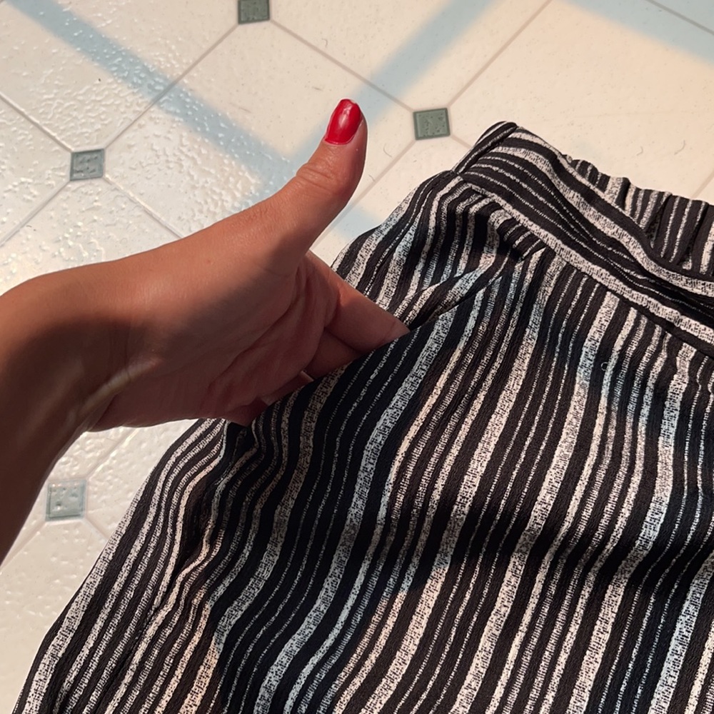 Striped Flowy Pants - Picture 3 of 4